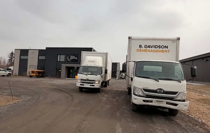 Davidson trucks in front of a commercial building
